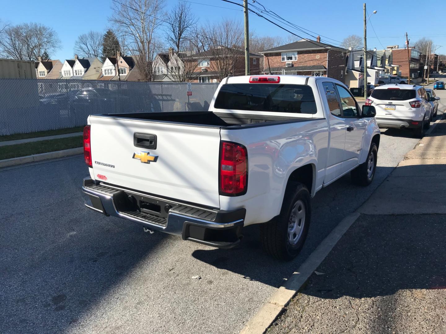 2019 White /Gray Chevrolet Colorado Work Truck (1GCHSBEA6K1) with an 2.5 V4 engine, Automatic transmission, located at 577 Chester Pike, Prospect Park, PA, 19076, (610) 237-1015, 39.886154, -75.302338 - Photo#4